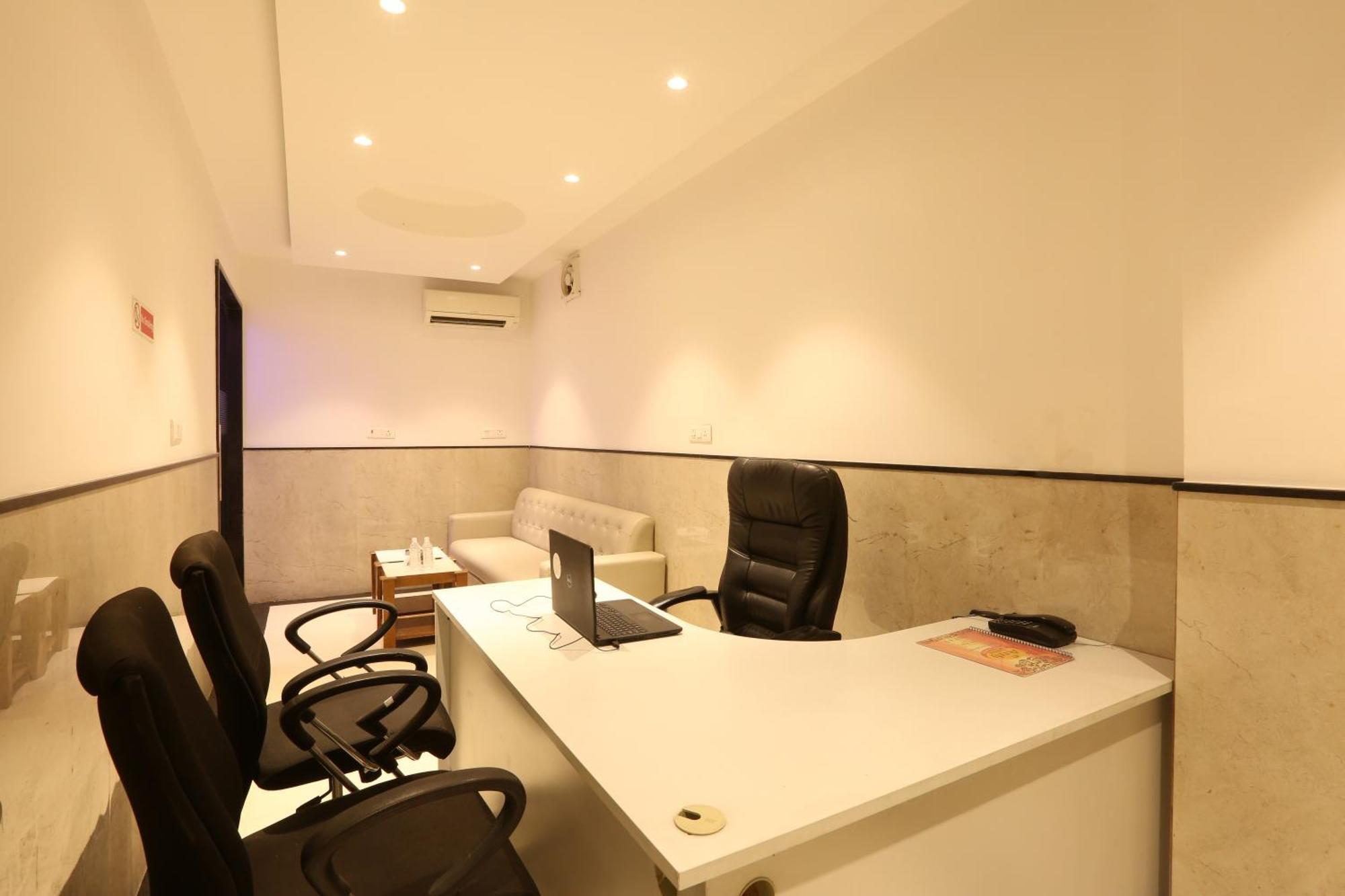 Hotel Arch Suites - Near Aerocity Nové Dillí Exteriér fotografie