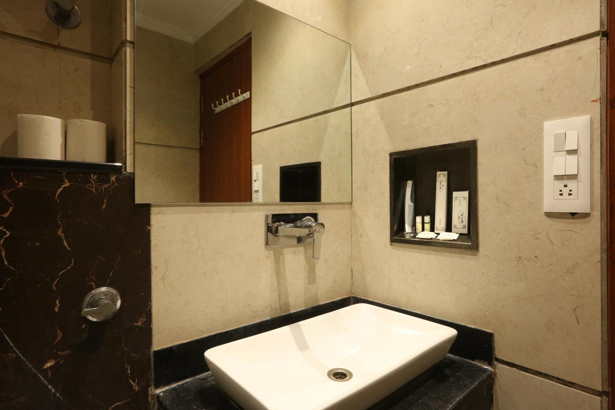 Hotel Arch Suites - Near Aerocity Nové Dillí Exteriér fotografie